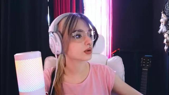 Image 2 of avi_nile Stream on Chaturbate on 1 month ago
