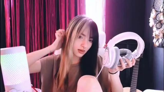 Image 3 of avi_nile Stream on Chaturbate on 1 month ago