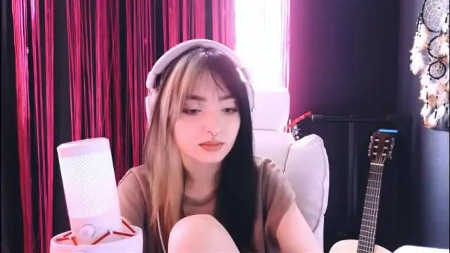 Image 4 of avi_nile Stream on Chaturbate on 1 month ago