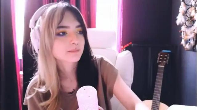 Image 6 of avi_nile Stream on Chaturbate on 1 month ago