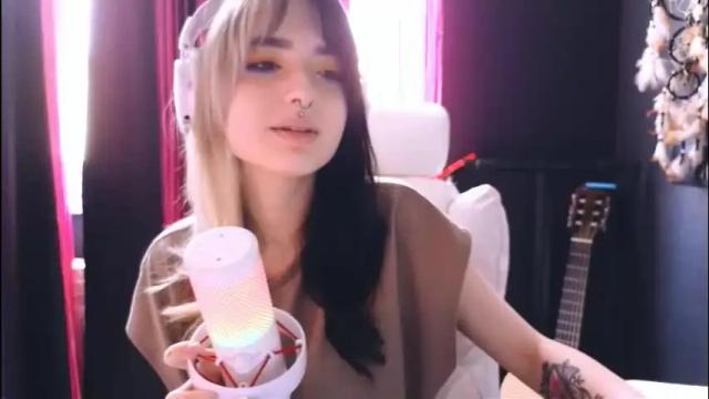 Image 7 of avi_nile Stream on Chaturbate on 1 month ago