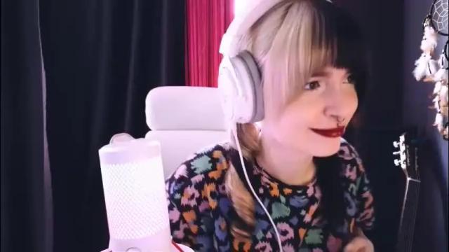 Image 2 of avi_nile Stream on Chaturbate on 22 days ago