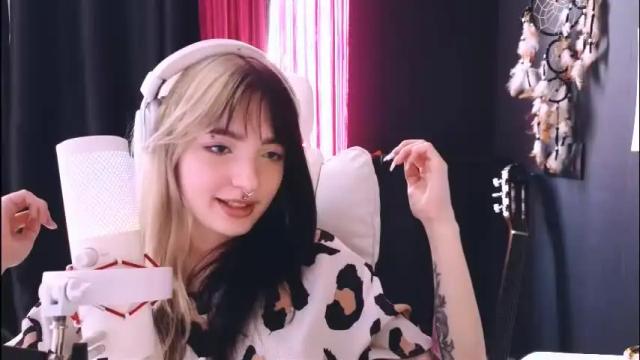 Image 10 of avi_nile Stream on Chaturbate on 18 days ago