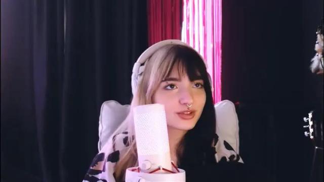 Image 4 of avi_nile Stream on Chaturbate on 18 days ago