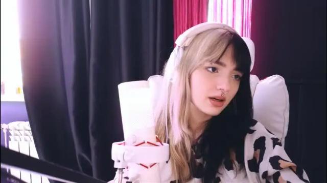 Image 8 of avi_nile Stream on Chaturbate on 18 days ago