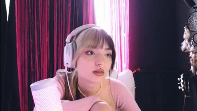 Image 11 of avi_nile Stream on Chaturbate on 16 days ago