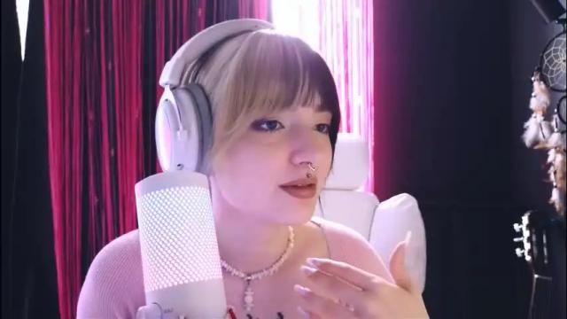 Image 3 of avi_nile Stream on Chaturbate on 16 days ago