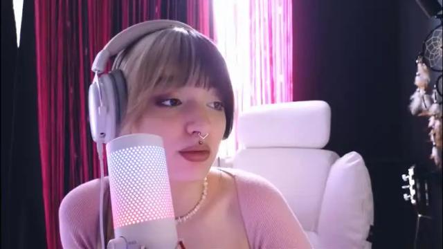 Image 4 of avi_nile Stream on Chaturbate on 16 days ago