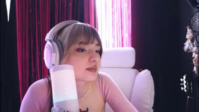 Image 7 of avi_nile Stream on Chaturbate on 16 days ago