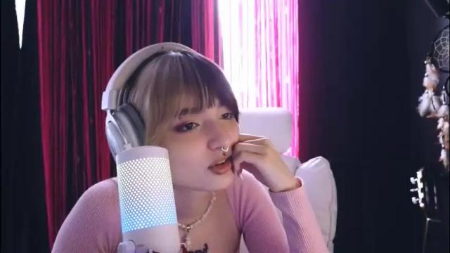 Image 8 of avi_nile Stream on Chaturbate on 16 days ago