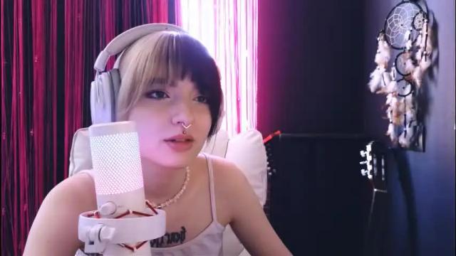 Image 3 of avi_nile Stream on Chaturbate on 17 days ago
