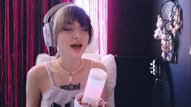 Image 4 of avi_nile Stream on Chaturbate on 17 days ago