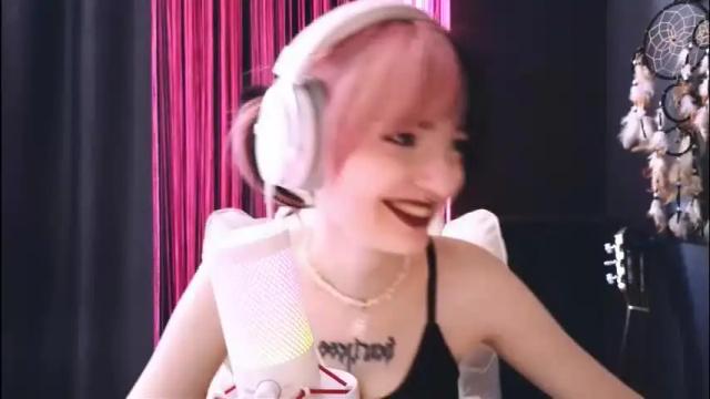 Image 3 of avi_nile Stream on Chaturbate on 14 days ago