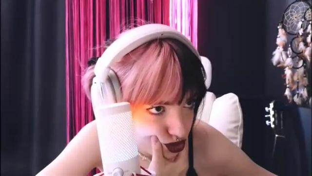 Image 4 of avi_nile Stream on Chaturbate on 14 days ago
