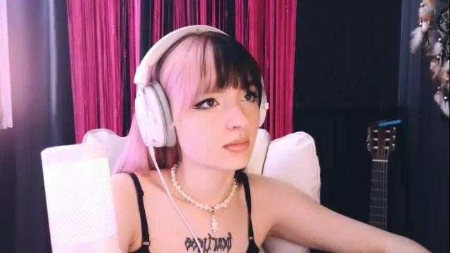 Image 3 of avi_nile Stream on Chaturbate on 8 days ago
