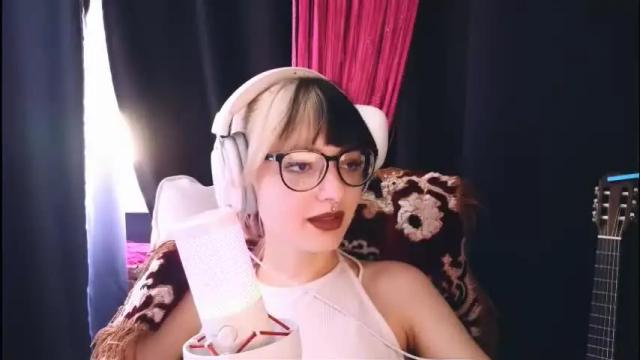 Image 2 of avi_nile Stream on Chaturbate on 5 months ago