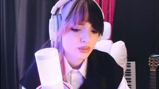 Image 3 of avi_nile Stream on Chaturbate on 4 months ago