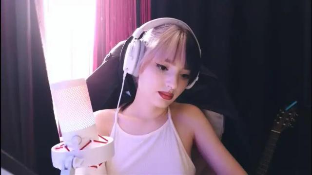 Image 8 of avi_nile Stream on Chaturbate on 4 months ago