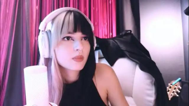 Image 10 of avi_nile Stream on Chaturbate on 4 months ago