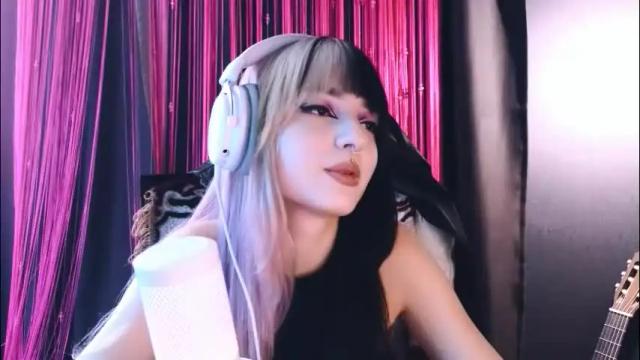 Image 2 of avi_nile Stream on Chaturbate on 4 months ago