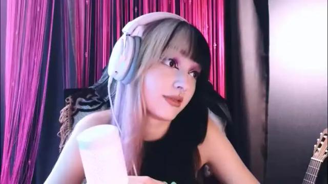 Image 3 of avi_nile Stream on Chaturbate on 4 months ago