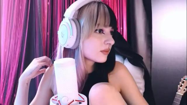 Image 7 of avi_nile Stream on Chaturbate on 4 months ago