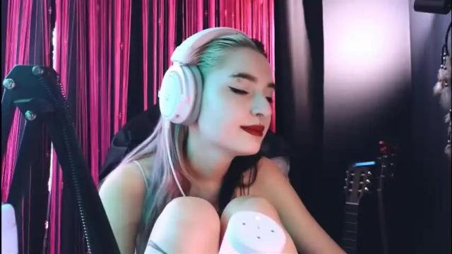 Image 4 of avi_nile Stream on Chaturbate on 4 months ago