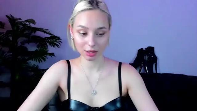 Image 2 of avr0ra Stream on Chaturbate on 13 months ago