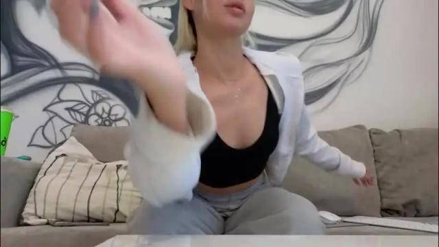 Image 6 of avr0ra Stream on Chaturbate on 1 month ago