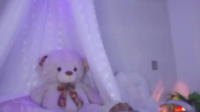 Image 12 of avril_ferrer Stream on Chaturbate on 19 months ago