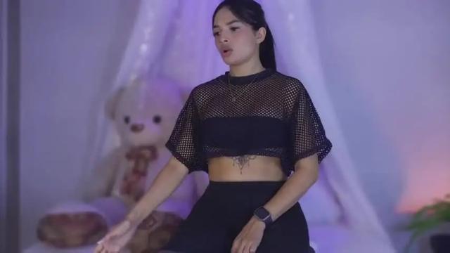 Image 4 of avril_ferrer Stream on Chaturbate on 19 months ago