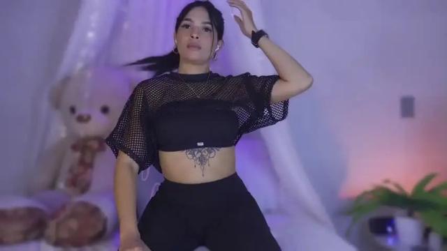 Image 8 of avril_ferrer Stream on Chaturbate on 19 months ago