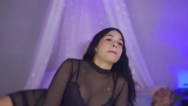 Image 12 of avril_ferrer Stream on Chaturbate on 19 months ago