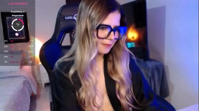 Image 12 of avrill_morgan Stream on Chaturbate on 25 days ago