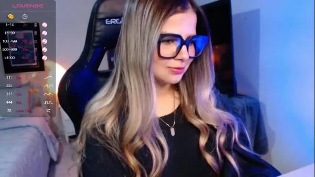 Image 3 of avrill_morgan Stream on Chaturbate on 25 days ago