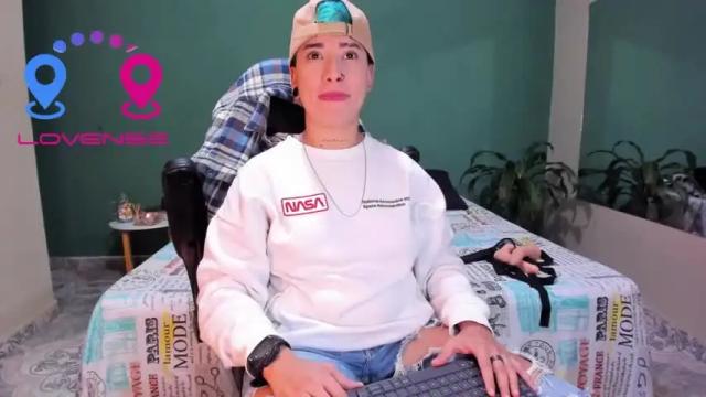 Image 2 of axel_rouse1 Stream on Chaturbate on 14 months ago