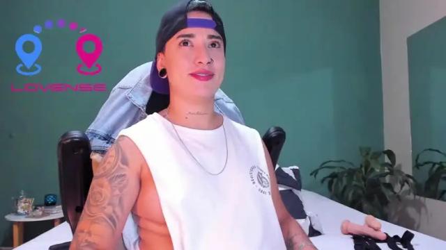 Image 2 of axel_rouse1 Stream on Chaturbate on 14 months ago