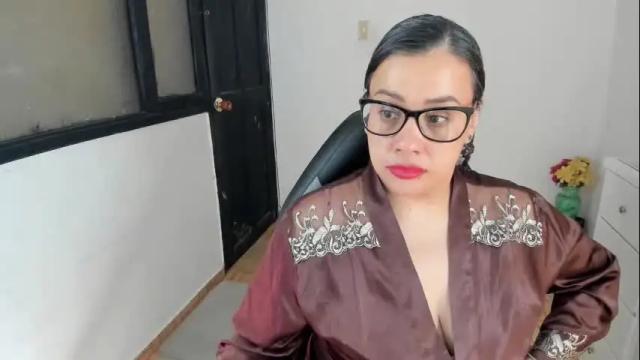 Image 2 of aylaislem Stream on Chaturbate on 2 months ago