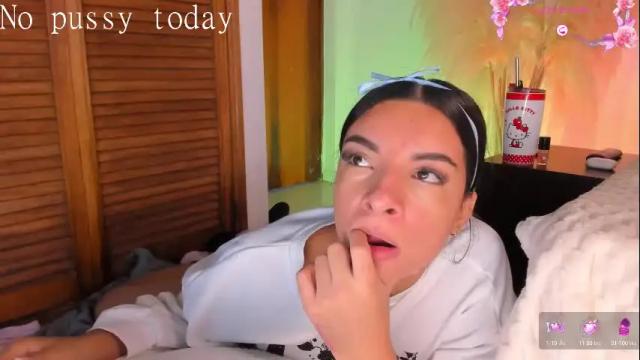 Image 10 of aylinnzambrano_ Stream on Chaturbate on 23 days ago