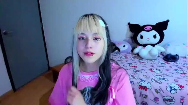 Image 2 of azu_moure Stream on Chaturbate on 1 month ago
