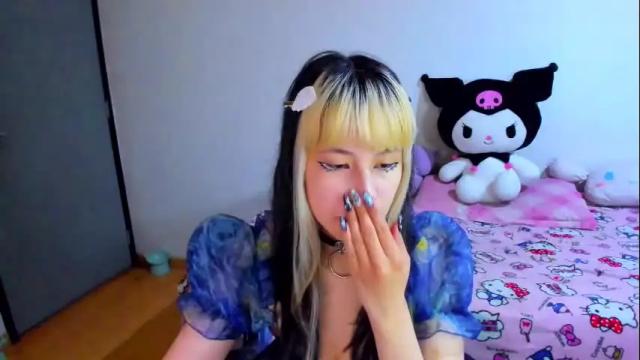 Image 4 of azu_moure Stream on Chaturbate on 1 month ago