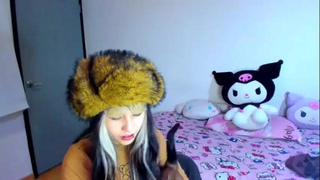 Image 12 of azu_moure Stream on Chaturbate on 1 month ago
