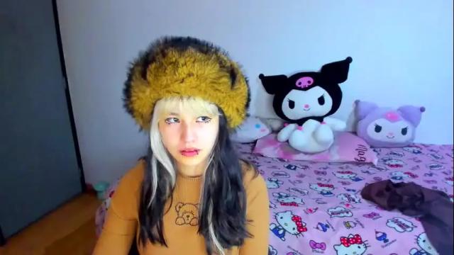Image 3 of azu_moure Stream on Chaturbate on 1 month ago