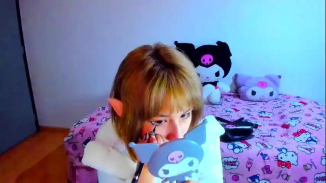 Image 2 of azu_moure Stream on Chaturbate on 3 days ago