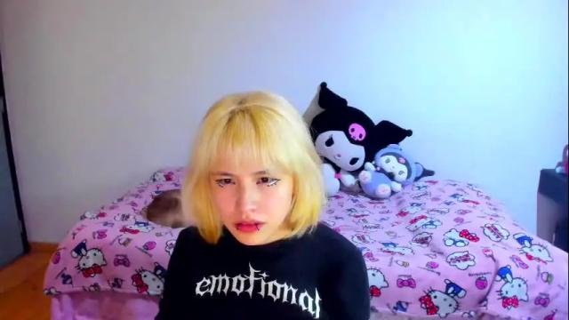 Image 11 of azu_moure Stream on Chaturbate on 4 months ago