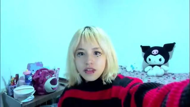 Image 12 of azu_moure Stream on Chaturbate on 3 months ago