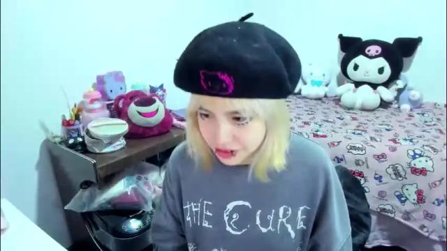 Image 12 of azu_moure Stream on Chaturbate on 2 months ago