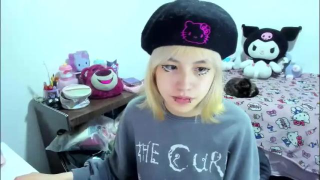 Image 4 of azu_moure Stream on Chaturbate on 2 months ago