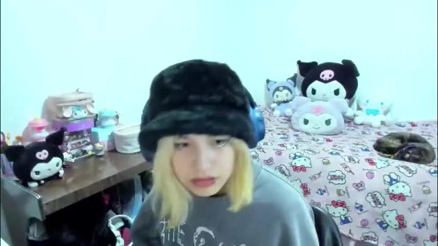 Image 11 of azu_moure Stream on Chaturbate on 2 months ago