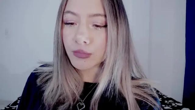 Image 4 of babe_blondie Stream on Chaturbate on 16 months ago